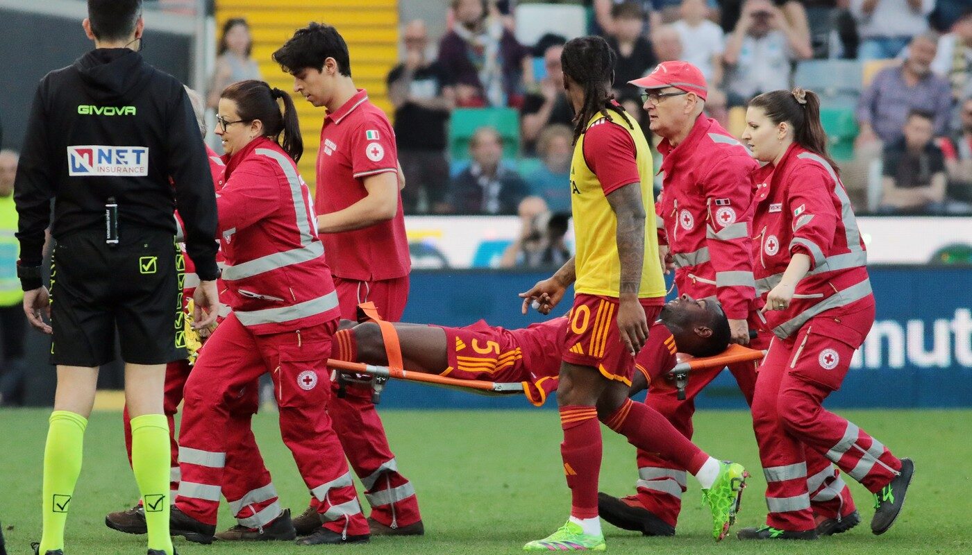 VIDEO. Momente șocante în Italia: meciul Udinese - AS Roma a fost suspendat după ce Evan Ndicka s-a prăbușit din senin pe teren!