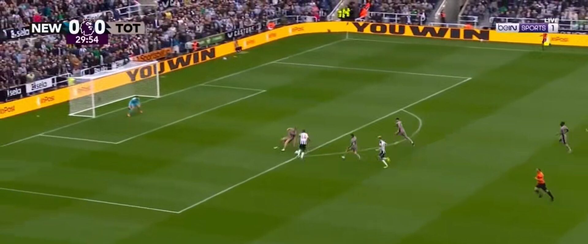 VIDEO. Rivalul lui Radu Drăgușin de la Tottenham a fost umilit în înfrângerea cu Newcastle: „I-a încheiat cariera”