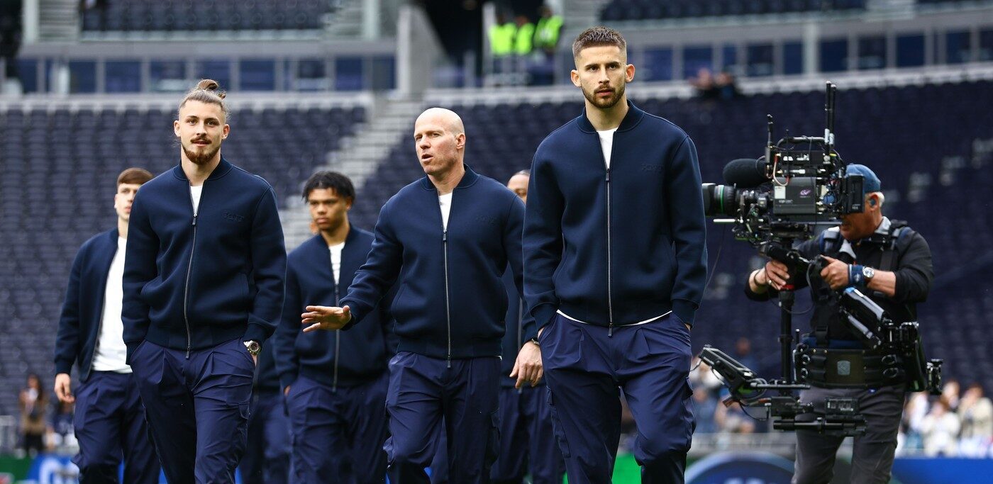 Șansă uriașă pentru Radu Drăgușin! Titular în marele meci cu Manchester City, care poate decide titlul în Premier League