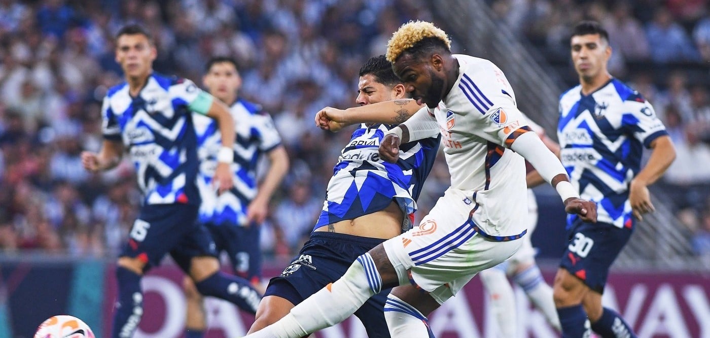 Zamalek-nu-renunta-la-conflictul-cu-Rapid-pentru-Aaron-Boupendza