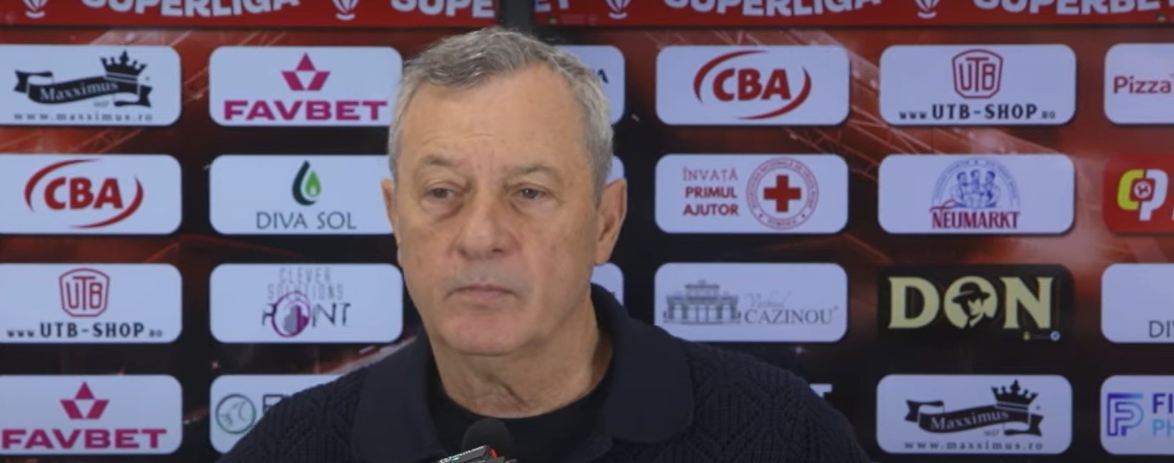 Mircea-Rednic-isi-ameninta-fotbalistii-inainte-de-meciul-cu-Farul