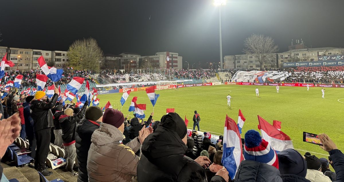 Scenografie-impresionanta-si-focuri-de-artificii-la-Otelul-Galati-FCSB