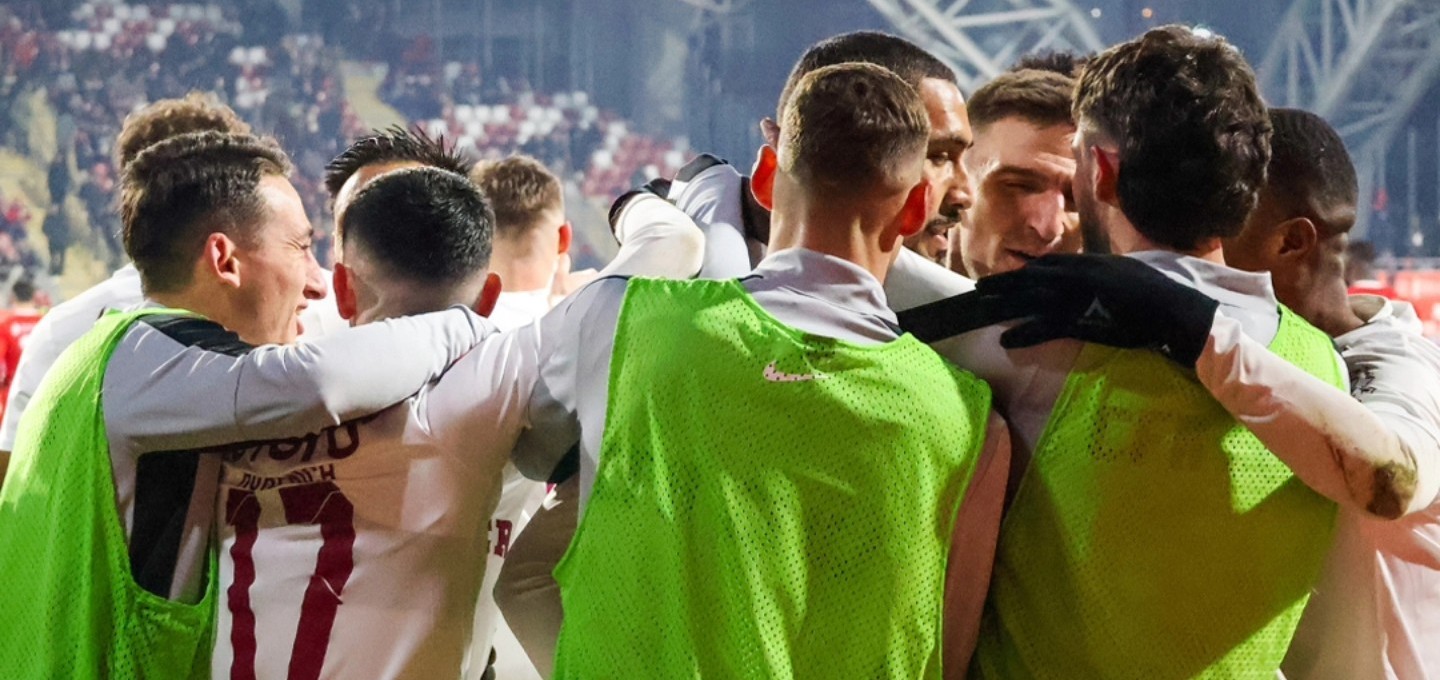 Dan-Petrescu-nu-isi-menajeaza-jucatorii-nici-dupa-ce-CFR-Cluj-a-ajuns-pe-primul-loc-in-Superliga